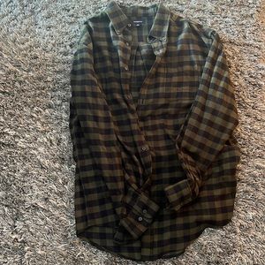 Flannel button down  Large green black